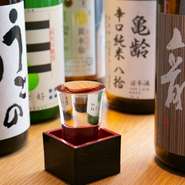 常時用意されている3種の広島の地酒を始めはじめ、天麸羅に合う日本酒を全国から厳選入荷。今時期だけの隠し酒として希少な旬の日本酒もあり嬉しい限りです。ほかに選りすぐりのワインもあり、好みに合わせて。