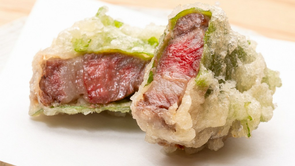 3種の厳選塩や自慢の天つゆで味わう『和牛ロース天麸羅』
