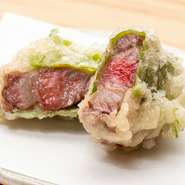 上質な黒毛和牛にこだわって厳選入荷しています。宮崎牛や広島牛など、いろいろな国産和牛を天麸羅で贅沢に満喫。ふんわりサクッとした衣の中から、ジュワッと肉の旨みが溢れだす…。たまらないおいしさです。