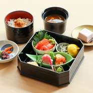 季節の食材をふんだんに取り入れた、料亭かぶとの味わいをお手軽にお楽しみいただけるお弁当です。