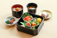 季節の食材をふんだんに取り入れた、料亭かぶとの味わいをお手軽にお楽しみいただけるお弁当です。