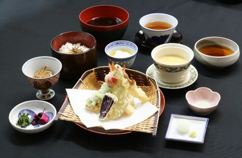 四季折々の旬の鮮魚を満喫できる『にぎり寿司』