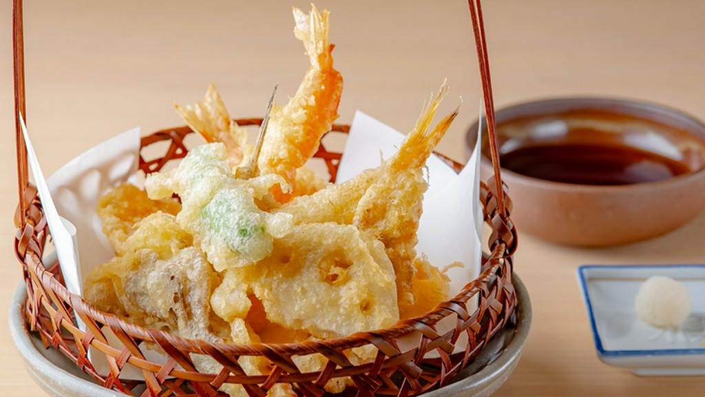 新鮮野菜と魚介を贅沢に味わう『天ぷら盛合せ』