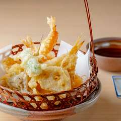 新鮮野菜と魚介を贅沢に味わう『天ぷら盛合せ』