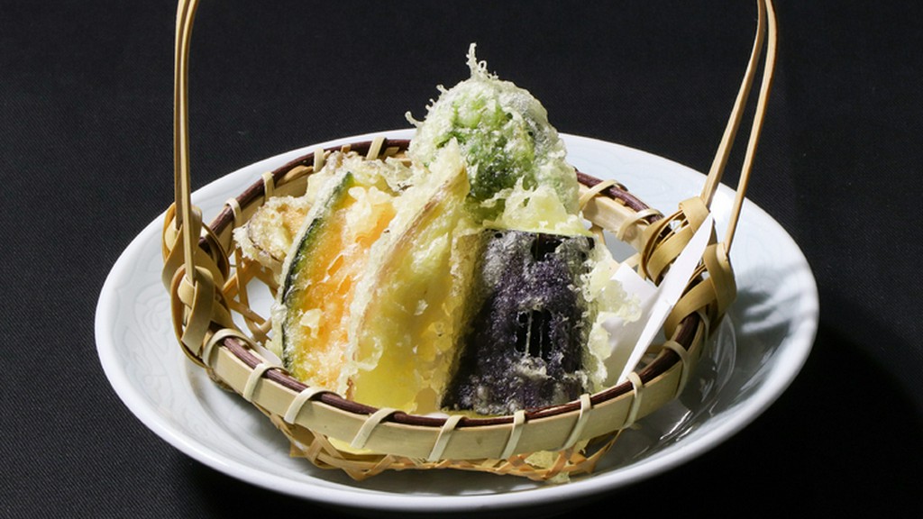 新鮮野菜と魚介を贅沢に味わう『天ぷら盛合せ』