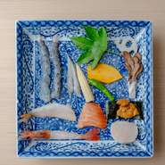 アラカルトでもオーダーできる『天ぷら』は、その時々にもっとも旨みを増す旬の食材がそろいます。新鮮な海の幸や山の恵みを満喫できるのは、豊かな自然が広がる北海道ならでは。思わずお酒が進みます。