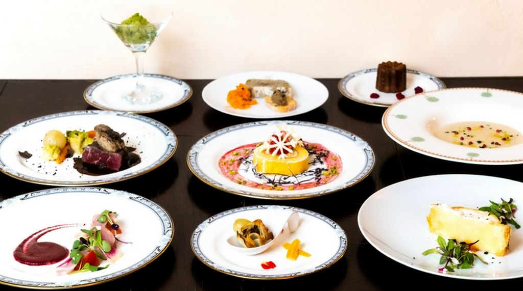 ワイン片手に多彩な料理で乾杯。女子会にも最適な一軒