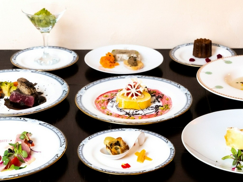 ワイン片手に多彩な料理で乾杯。女子会にも最適な一軒