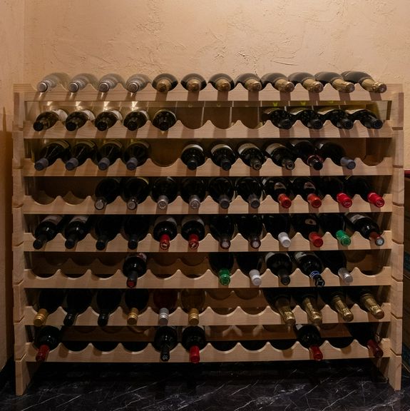 ワインをストックするためだけの空間。温度管理されたセラー