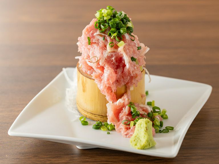 華やかな見た目に盛り上がる『こぼれネギトロ』