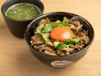 四季折々の味わいを一皿に込めた『季節のまぜご飯』