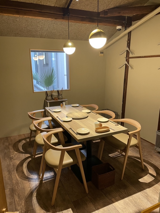 ＜仅限2楼座位＞【附自助饮品】烤鸡肉串套餐◆可享用炙烤的烤鸡肉串和8种串烧、土豆沙拉、炸鸡以及精选小菜！ 