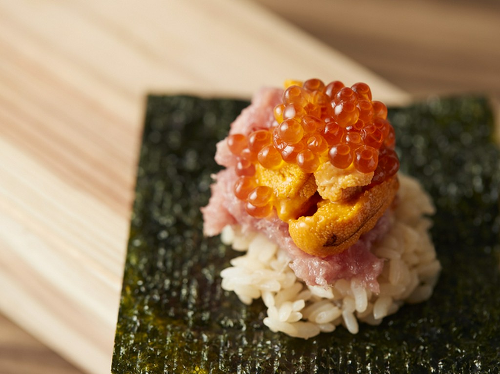 ねぎとろ!!生うに!!イクラ!!の包み寿司