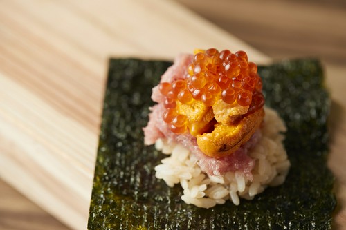 ねぎとろ!!生うに!!イクラ!!の包み寿司