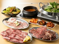 和牛焼肉や和牛ホルモンなど、お店こだわりの逸品を堪能できるコースメニューを用意。人気メニューを一通り楽しめるため、海外からのお客様にもオススメです。詳細はコースタブにてご紹介中です。