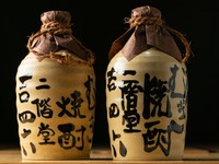 お肉と楽しみたい焼酎各種。ロック・水割りに、ボトルもオーダー可能です。