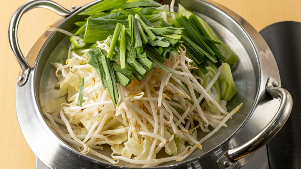 下関仕込みの味を横浜で『無水ホルモン鉄板鍋』