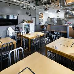 カウンター越しに眺めるお客様の笑顔が日々の原動力