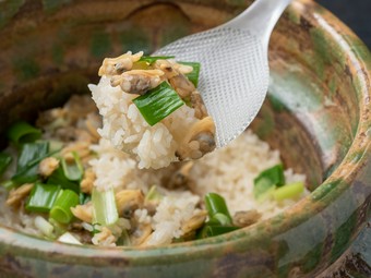 こだわりの土鍋ご飯。著名人たちが愛した味『最高の火加減で、具材とご飯をマリアージュ』