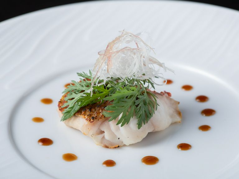 匠の技が光る芸術作品『本来の旨味をそのままに』。お出汁と具材を別々に提供