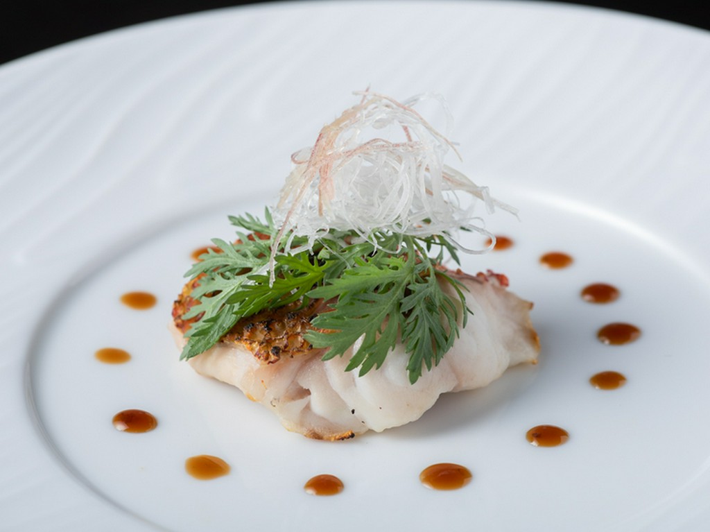 匠の技が光る芸術作品『本来の旨味をそのままに』。お出汁と具材を別々に提供