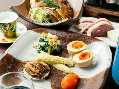 地元の食材を中心とした季節を感じる一品料理