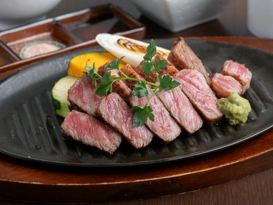 肉の旨みを存分に味わう『神戸牛ステーキ』