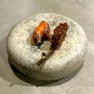 コースの初めにお出しするアミューズです。