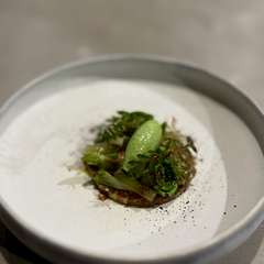 桜肉と苺、山菜、木の芽