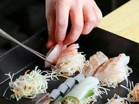 【鮮魚のお造り】毎朝直送される旬魚をご提供致します。