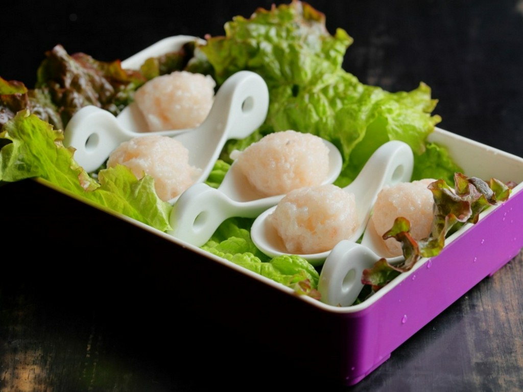 海老の風味とふわふわ食感を楽しめる『海老団子』