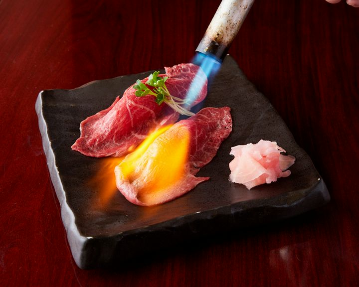 黒毛和牛の炙り寿司