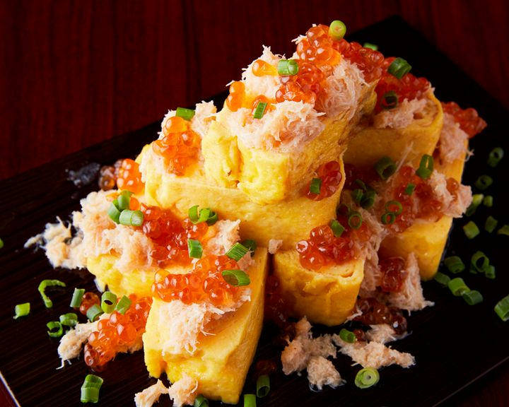 だし巻玉子 カニ・イクラこぼれ乗せ