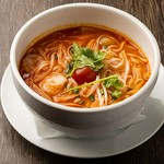 タイ料理の中では有名なトムヤムクンをヌードルでお楽しみいただけます。酸味・辛味・甘みなど味のバランスが絶妙に取れた特製のスープはヤミツキです。タイ料理好きの方はもちろん、初めてのお客様もどうぞ。