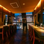 バリエーション豊富なコースは、いずれも北海道の魅力がしっかりと凝縮されています。ラインアップされたワインとのペアリングも秀逸。ワイン選びのサポートも、シェフが気軽に対応してくれます。