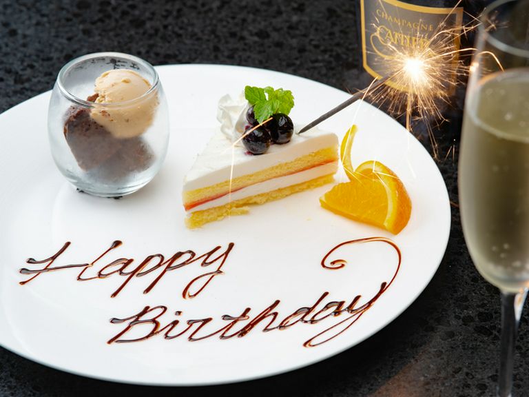 大切な日を華やかに演出『HAPPY BIRTHDAY花火付デザートプレート』