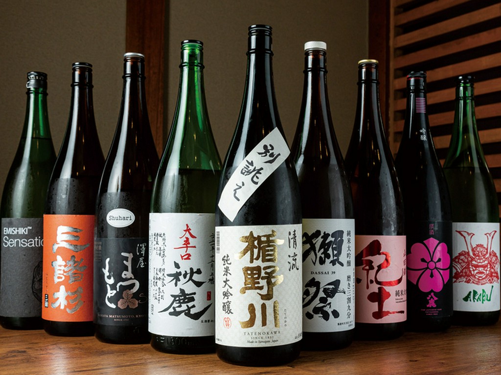 多種多様な選び抜かれた日本酒や地酒を、リーズナブルに楽しめる