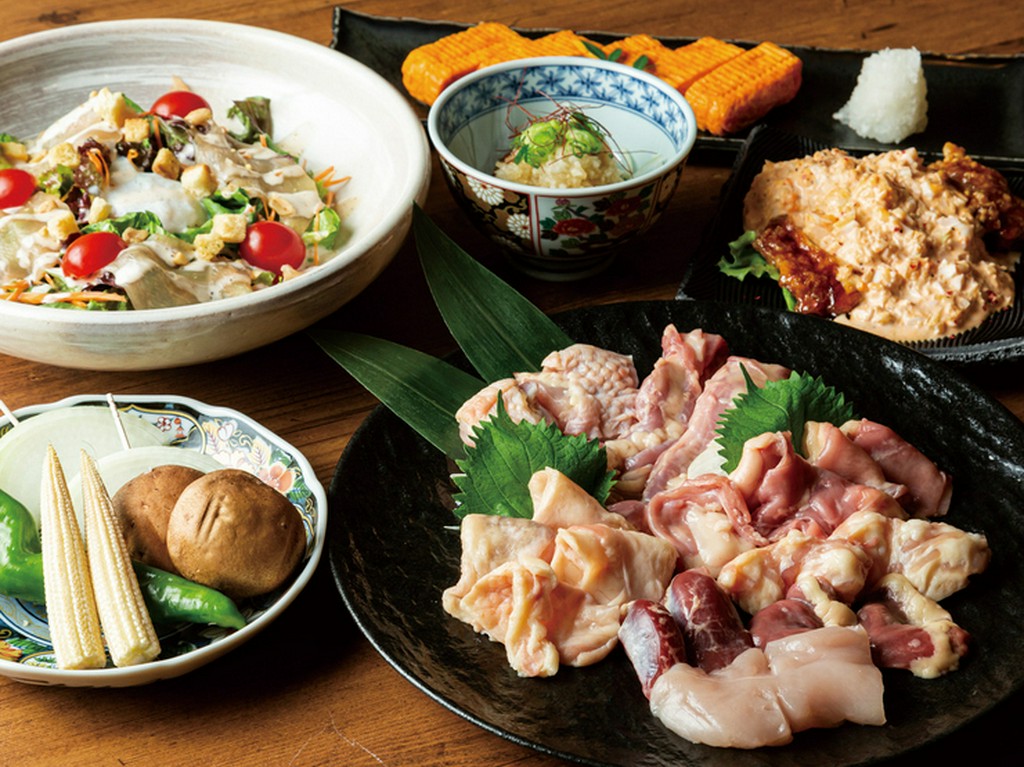 お造りや地鶏の食べ比べが楽しめる一鳥の自慢が詰まったコースです.

