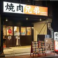 亀戸エリアでは珍しい広々とした店内が魅力。全56席を備えており、ゆったりと過ごせる空間です。さらに、休憩なしで営業しているため、落ち着いた雰囲気の中で、時間を気にせず食事を楽しめます。