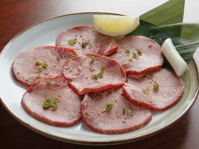 二人の会話も自然と弾む、カジュアルな雰囲気が魅力