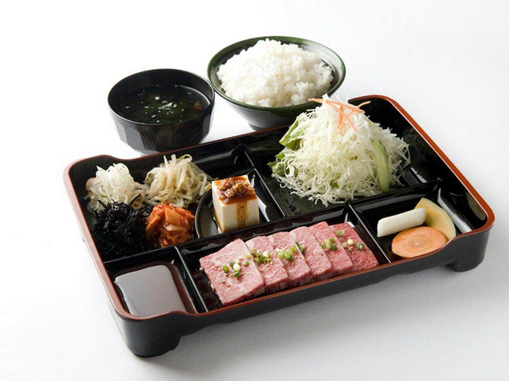 お得に楽しむランチタイム！選べるおいしさの『ランチセット』