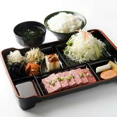 お得に楽しむランチタイム！選べるおいしさの『ランチセット』