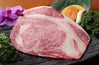 ジューシーで柔らかな食感を堪能できる『サーロイン』