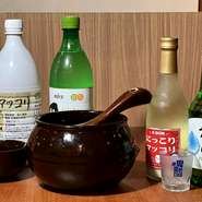 亀戸という地域柄、店内はコンパクトながら清潔で快適。便利な立地も魅力です。グループでの利用にも対応してくれ、どのお肉も絶品。特に牛すじをじっくり煮込んだ『カルビスープ』は人気の一品です。