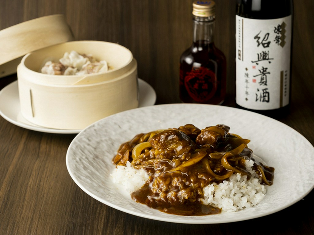 横浜中華街で多くの人々を魅了した「牛バラ肉カレーご飯」