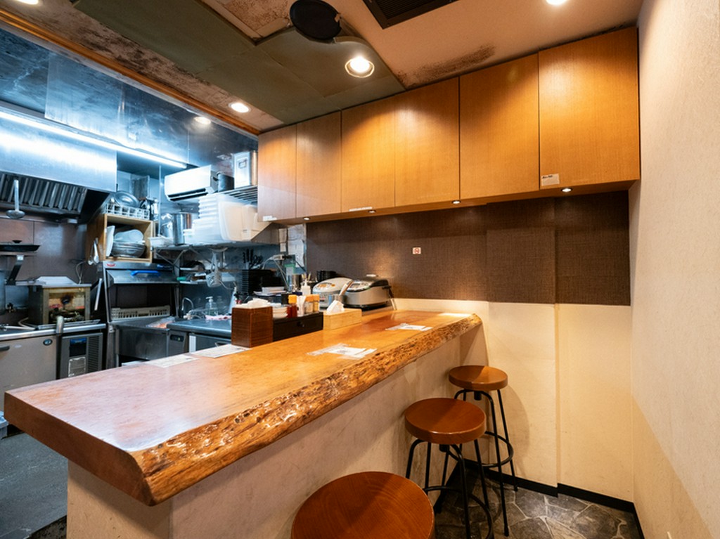 ランチタイムも営業中。家族連れでの利用も歓迎