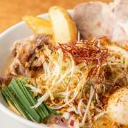 限定メニューも展開している点も、常連ユーザーにとって魅力的な要素です。定番はもちろん、限定ラーメンもこだわりの一杯を用意しています。一人でも入りやすいお店の雰囲気もあり、通う楽しさも味わえます。