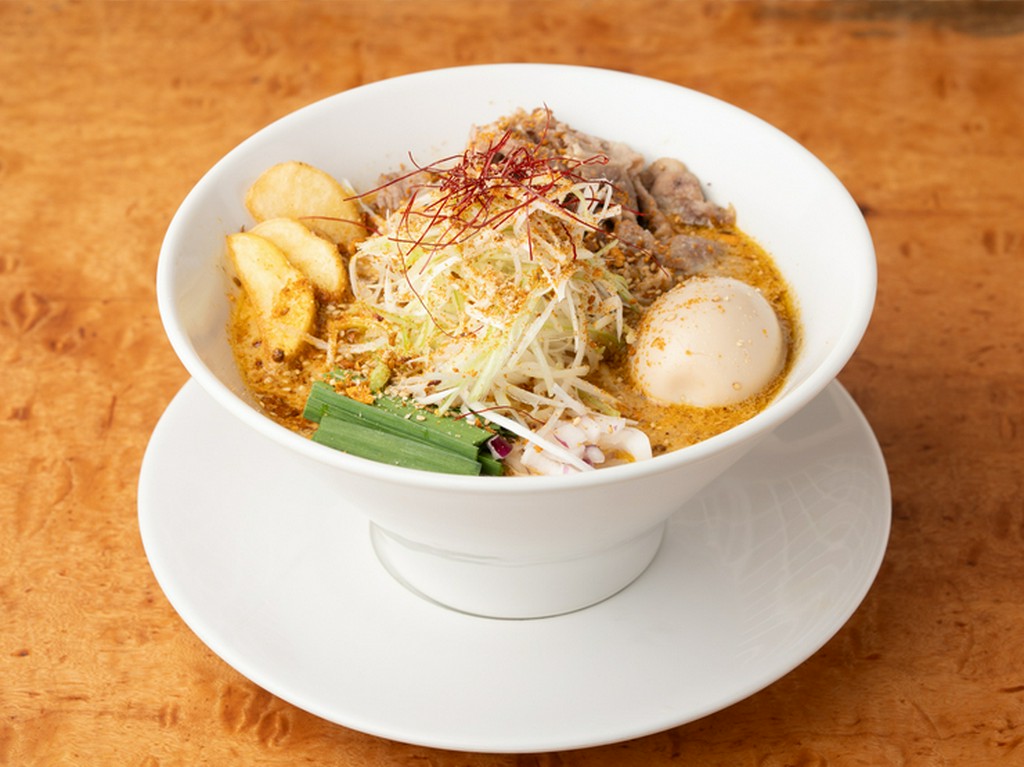 ぜひ一度試したい限定ラーメン『特製カレー白湯ラーメン』