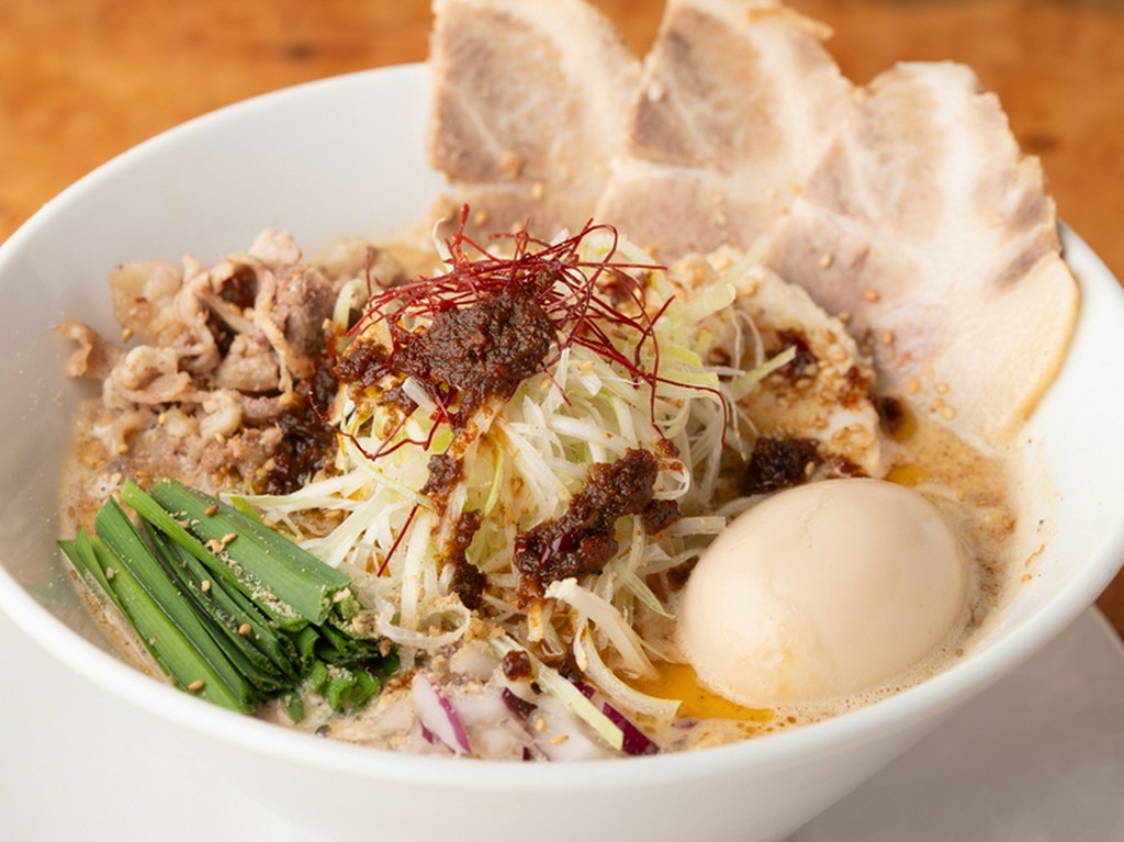 スープ・麺・トッピングへのこだわりが、深みある味わいを演出