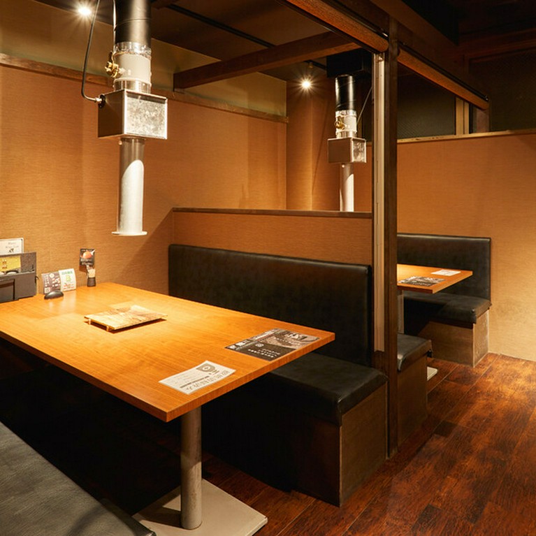 全ての席が広めでリラックス。ゆったりできる空間で焼肉を堪能